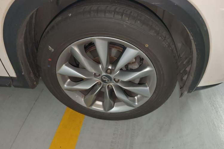 Used Infiniti QX50 2020 2.0T All-Wheel-Drive Elite Version Right Front Wheel Hub