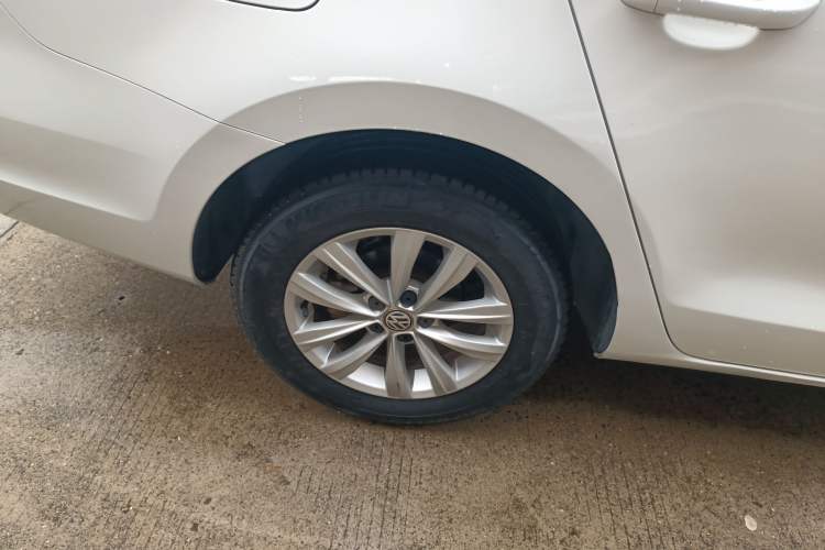 Used Volkswagen Bora 2016 1.6L Automatic Fashion Model Right Rear Wheel Hub