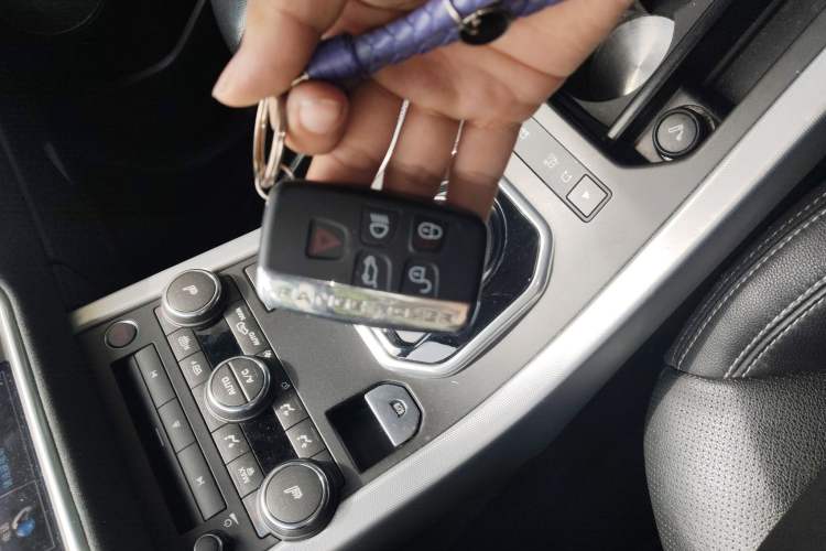 Used Land Rover Range Evoque 2014 2.0T 5-Door Christmas Limited Edition
