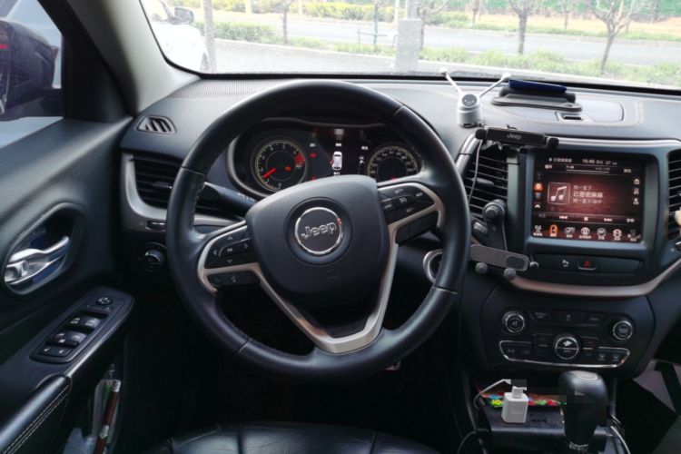 Used Jeep Cherokee 2016 2.0L Superior Edition