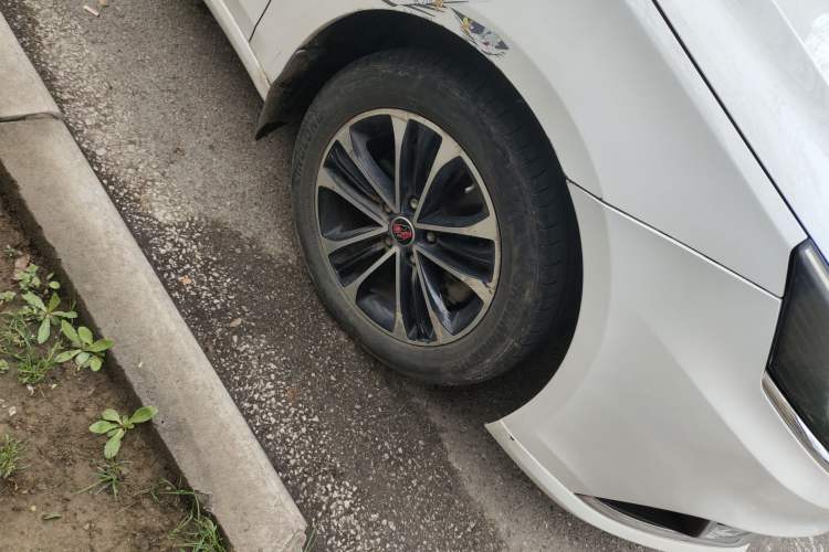 Used Roewe i6 New Energy 2019 PLUS 50T 4G Connected Glory Luxury Edition Right Front Wheel Hub