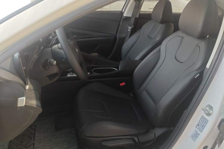 Used Hyundai Elantra 2022 1.5L CVT GLX Elite Edition Left Front Seat