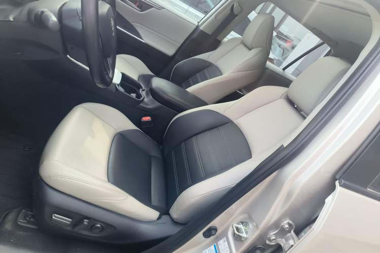 Used Toyota Wildlander 2020 2.0L CVT 4x4 Luxury Edition Left Front Seat