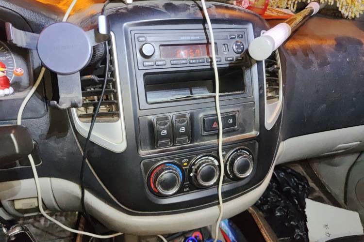 Used FORTHING Lingzhi 2015 V3 1.5L 5-Seat Exclusive Model
