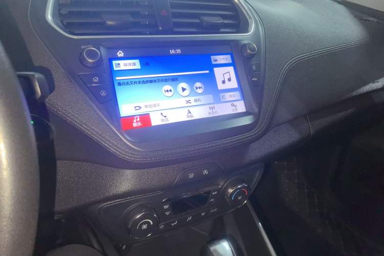 Used Ford Escort 2019 EcoBoost 125 Automatic Luxury Edition Audio And AC Panel