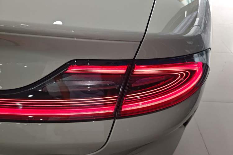 Used Xiaomi Auto SU7 2024 Four-Wheel Drive Ultra-Long Range Advanced Intelligent Driving Max Edition
