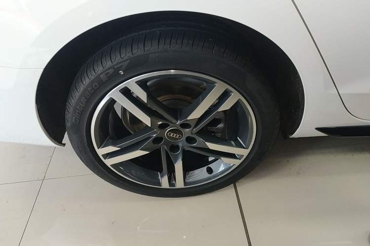 Used Audi A4L 2022 40 TFSI Luxury Dynamic Model