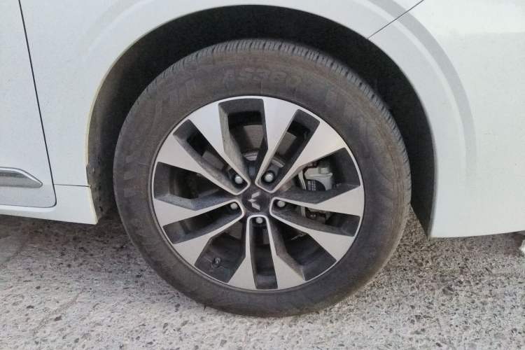 Used Wuling Jiachen 2023 2.0L DHT Flagship Edition Right Front Wheel Hub