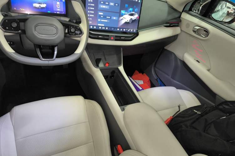 Used Lynk & Co 06 EM-P 2023 EM-P 126 Long-Range Halo