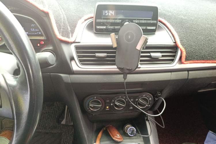 Used Mazda Mazda 3 Axela 2014 Sedan 1.5L Manual Comfort Model
