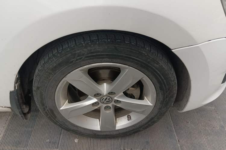 Used Volkswagen Santana 2015 1.6L Manual Comfort Edition Right Front Wheel Hub