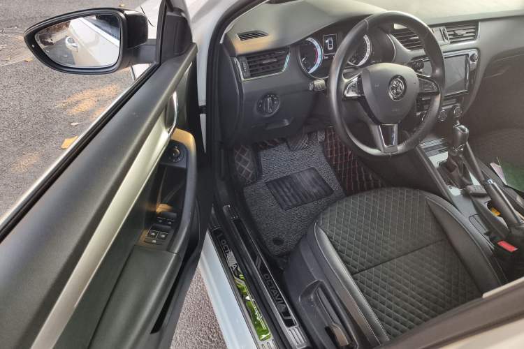 Used Skoda Octavia 2018 TSI280 DSG Luxury Edition Driver Seat