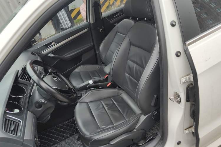 Used Volkswagen Gran Lavida 2015 1.6L Automatic Comfort Edition Left Front Seat