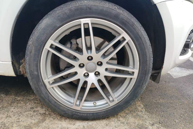 Used Audi Q5 2010 3.2 FSI Sport Edition Right Front Wheel Hub