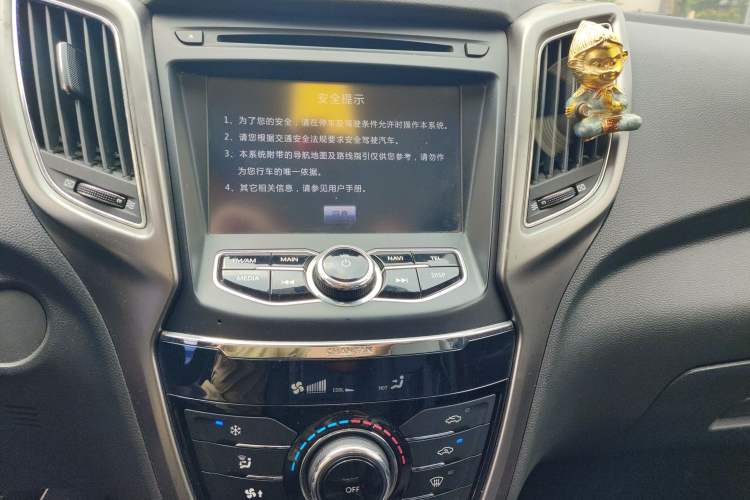 Used CHANGAN CS75 2014 2.0L Manual Luxury Version China IV Standard Audio And AC Panel