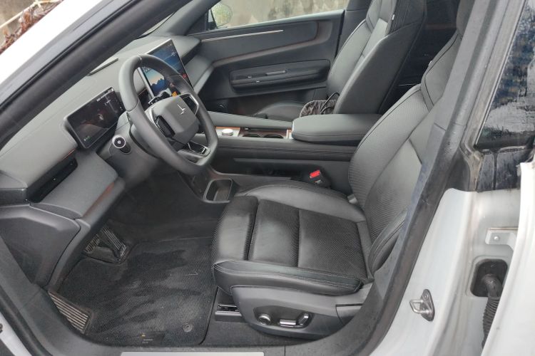 Used Polestar 4 2024 Single-Motor Standard Range PLUS Dual-Star Connectivity Edition Left Front Seat