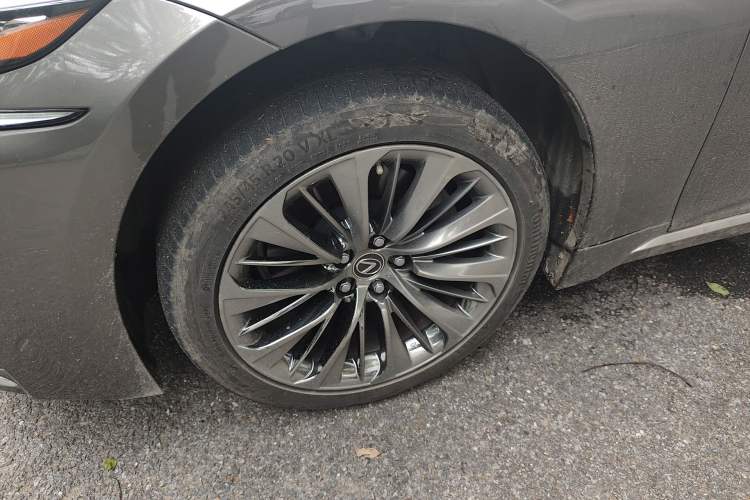 Used Lexus LS 2018 500h Executive Edition China V Standard Right Front Wheel Hub