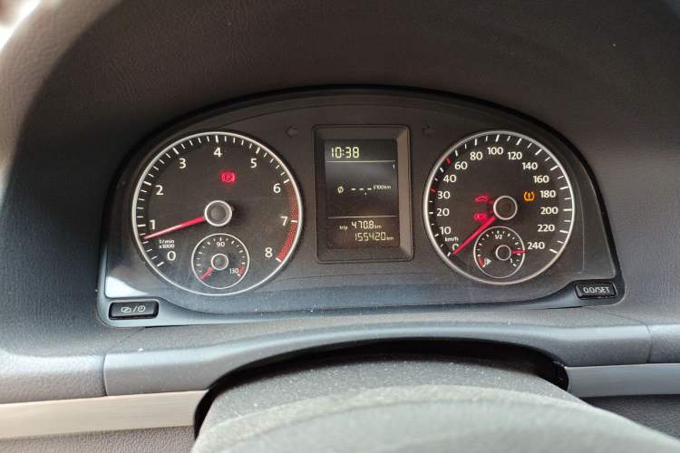 Used Volkswagen Touran 2015 1.4T Manual Fashion Edition 5-Seater Instrument Cluster