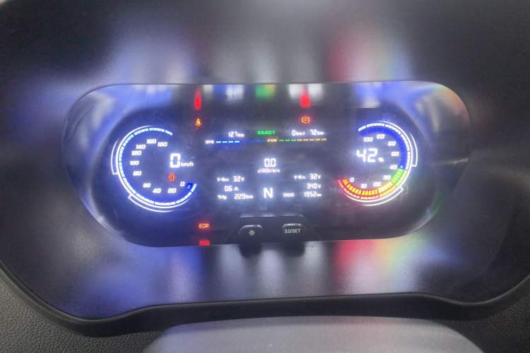 Used Chana Ruixing EM60 2025 Passenger Version Comfort Edition 6 Seats 300 km Range Side-Hinged Doors
