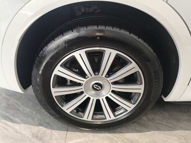 Used Hima AITO M8 2025 Extended-Range Max+ Version 53.4 kWh 5-Seater Edition — 25