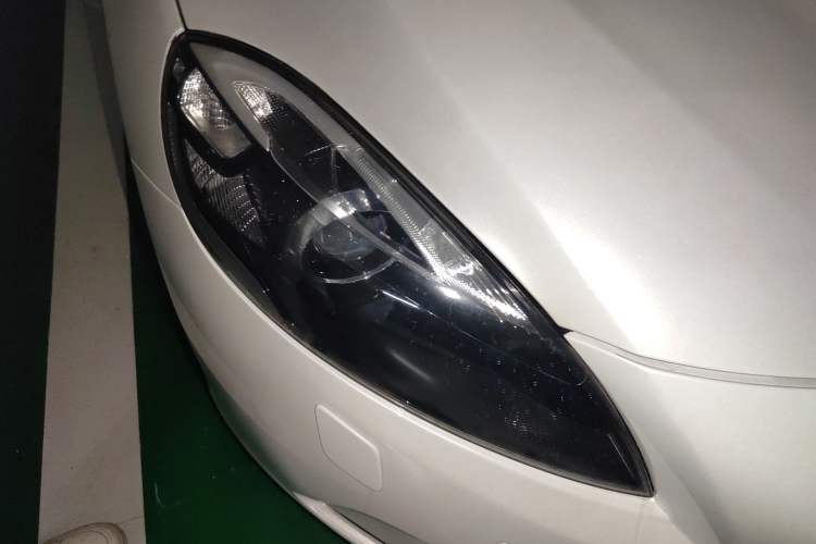 Used Volvo V40 2016 T4 Smart Luxury Edition Right Front Headlight