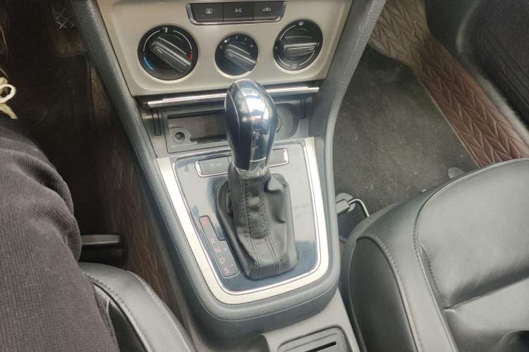 Used Volkswagen Lavida 2013 Restyled Classic 1.6L Automatic Comfort Edition