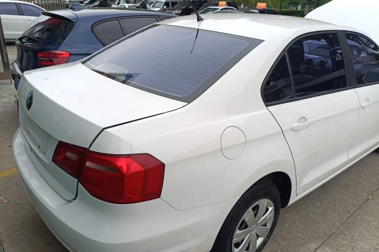 Used Volkswagen Jetta 2015 Value Edition 1.6L Automatic Fashion Version
