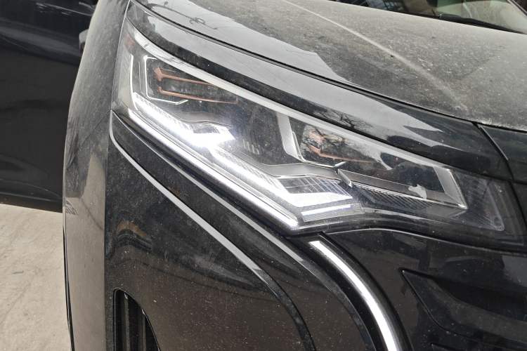 Used Denza D9 2025 DM-i Intelligent Drive 1020 Four-Wheel Drive Prestige Model
