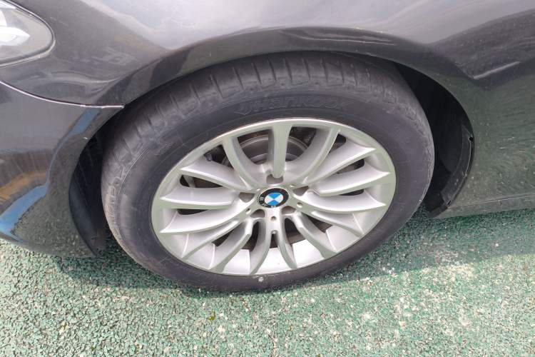 Used BMW 5 Series 2017 525Li Luxury Design Package Left Front Wheel Hub