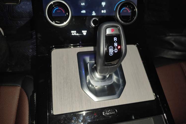 Used Land Rover Range Rover Evoque 2023 Aurora L 249 PS Luxury Edition