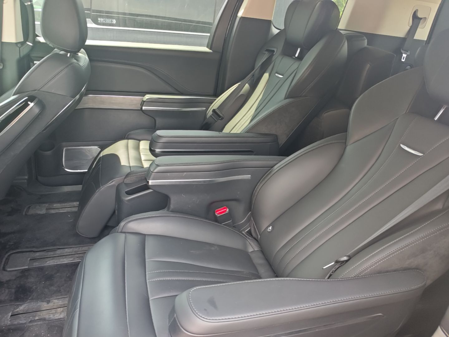 Hongqi HQ9 PHEV 2024 2.0T Four-Wheel Drive Business Edition — снимка 20