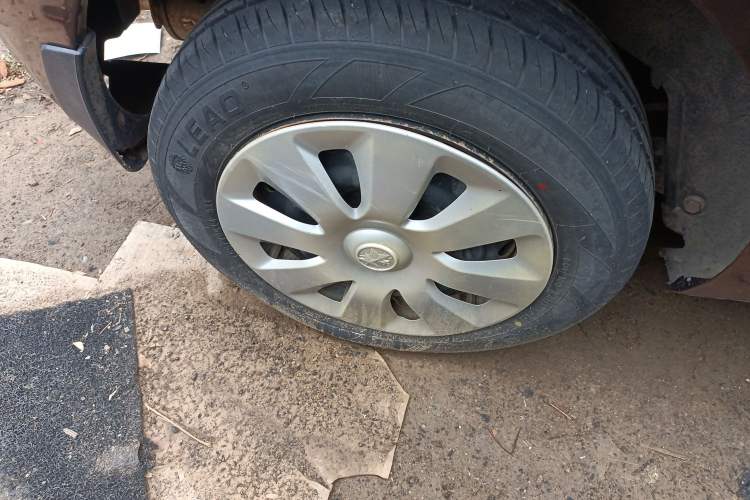 Used Venucia R30 2014 1.2L Manual Enjoyment Edition
