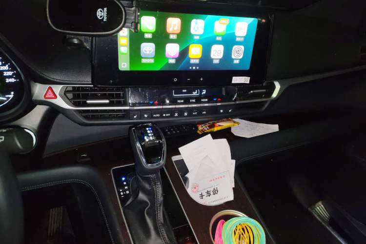 Used Toyota Granvia 2024 2.5L Hybrid Luxury Edition Audio And AC Panel