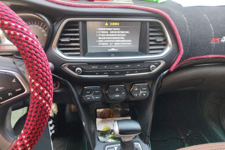 Used GAC Trumpchi GS4 2017 235T G-DCT Two-Wheel Drive Luxury Edition Audio And AC Panel