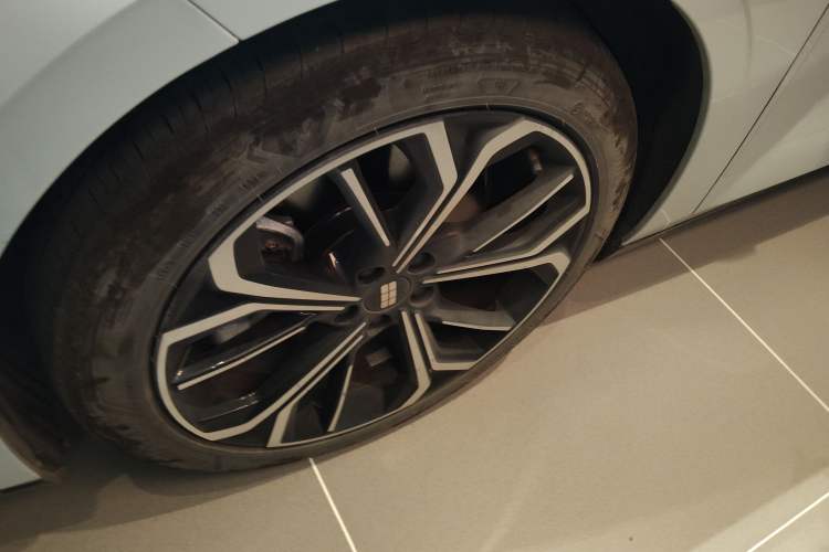 Used Geely Galaxy E8 2025 700 km Long-Range Intelligent Driving Version
