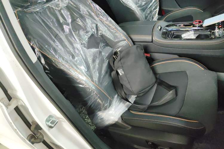 Used Skyworth HT-i 2022 1.5L PHEV 115KM Smart Drive Edition Right Front Seat