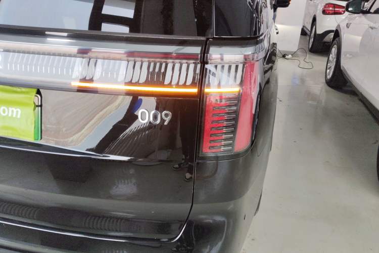 Used Zeekr 009 2024 7-Seater Walk-through Version 4WD 140 kWh
