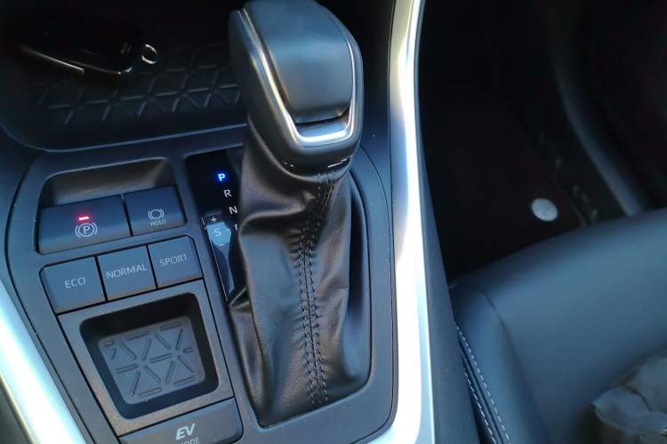 Used Toyota Wildlander 2023 Dual-Motor 2.5L E-CVT Two-Wheel Drive Luxury PLUS Edition
