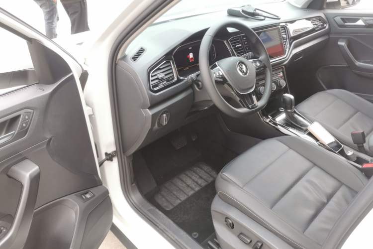 Used Volkswagen T-ROC 2022 280TSI DSG Two-Wheel Drive Comfort PLUS Driver Seat