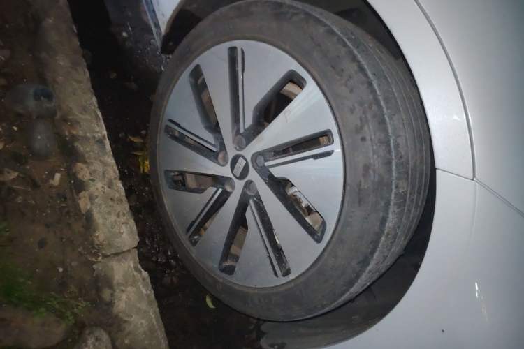 Used Geely Galaxy E8 2024 665 km Range Rear-Drive Starship Long-Range Version
