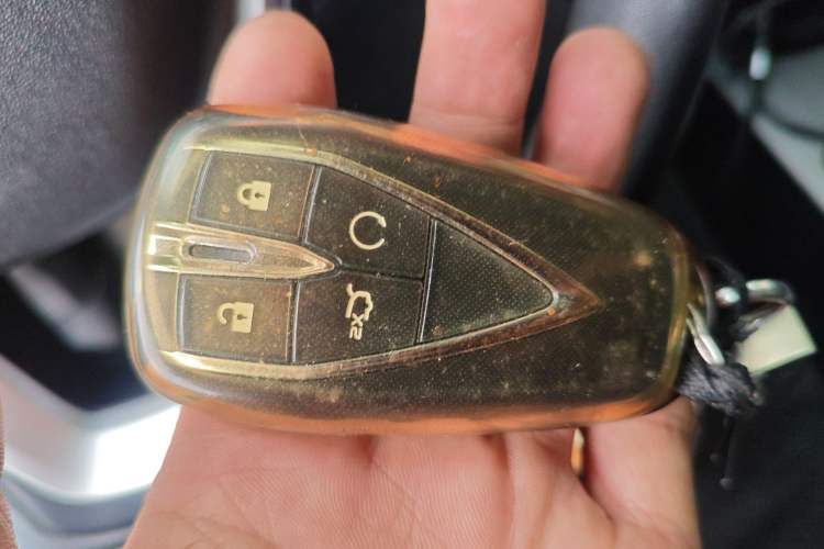 Used CHANGAN OSHAN X7 PLUS 2022 1.5T Blue Whale Edition Automatic Luxury 7-Seater Vehicle Key