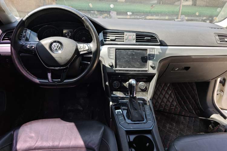 Used Volkswagen Lamando 2017 280TSI DSG Comfort Edition Center Console