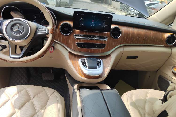 Used Mercedes-Benz V-Class 2016 V 260 Avantgarde Edition
