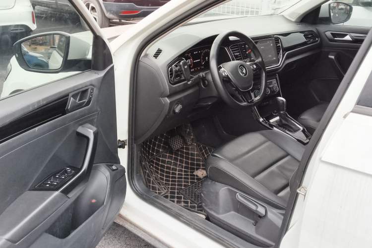 Used Volkswagen T-ROC 2021 280TSI DSG Two-Wheel Drive Comfort Connect Edition Driver Seat