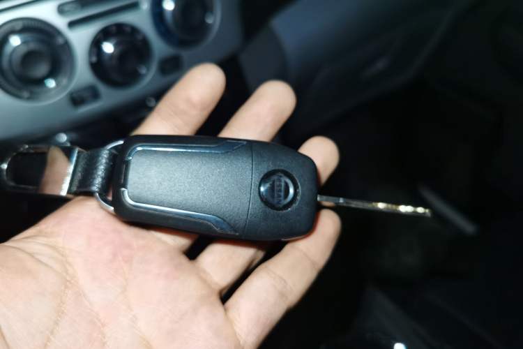 Used Nissan NV200 2011 1.6L 223 Seats Deluxe Version Vehicle Key