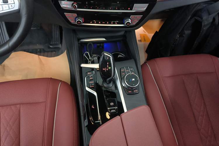 Used BMW 5 Series 2023 530Li Leading Model M Sport Package Gear Lever