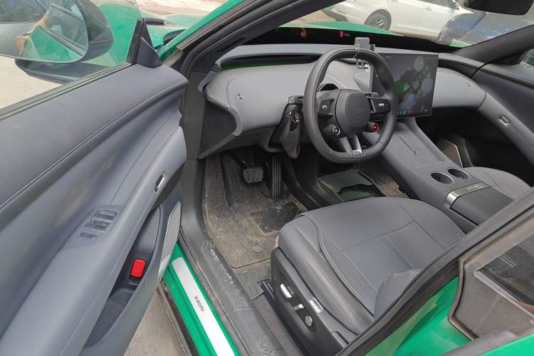 Used Xiaomi Auto YU7 2025 Ultra-Long Range Rear-Wheel Drive Version Driver Seat