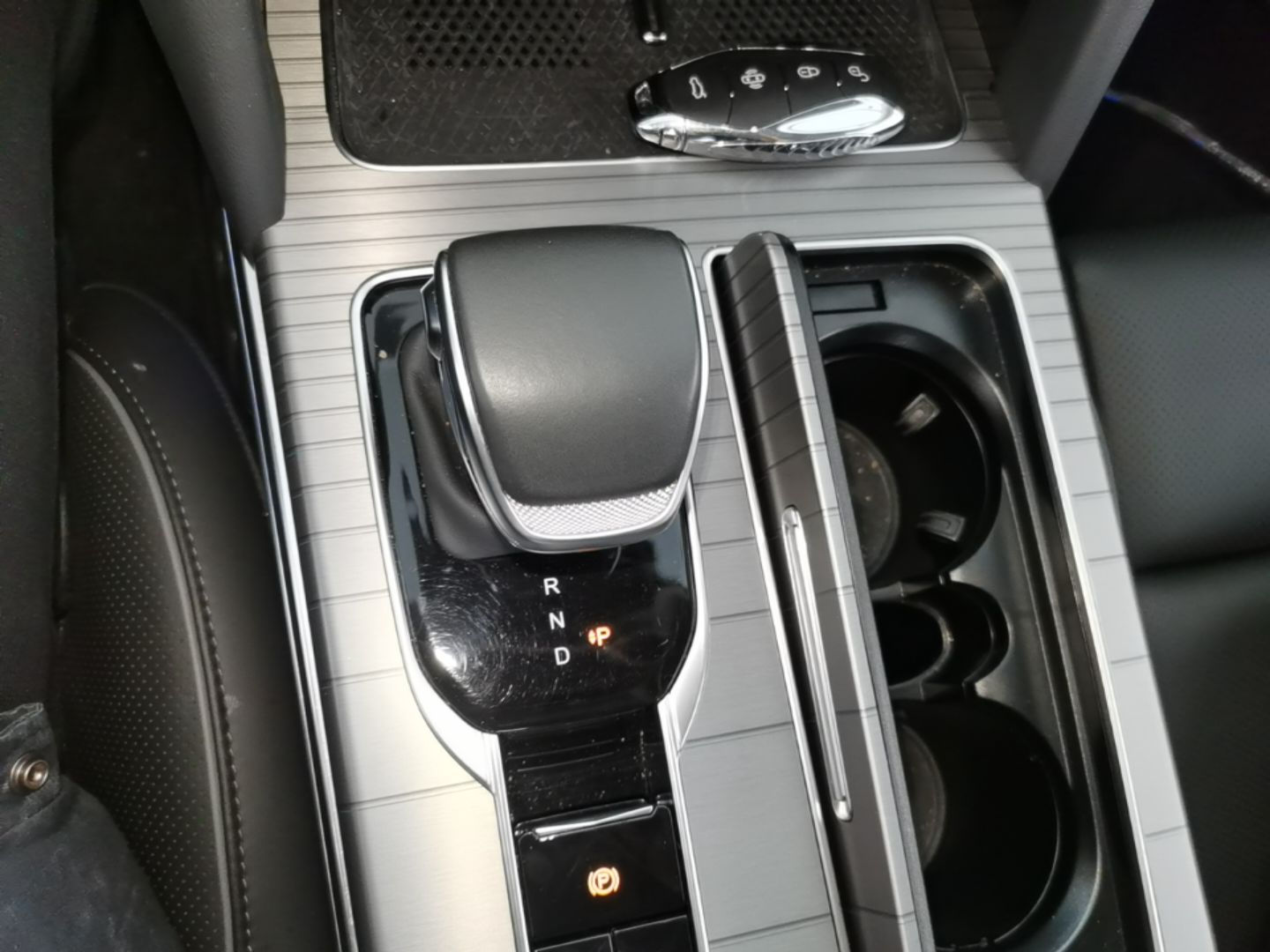 Hongqi HS7 PHEV 2024 2.0T PHEV Four-Wheel-Drive Flagship Edition 6 Seats — снимка 16