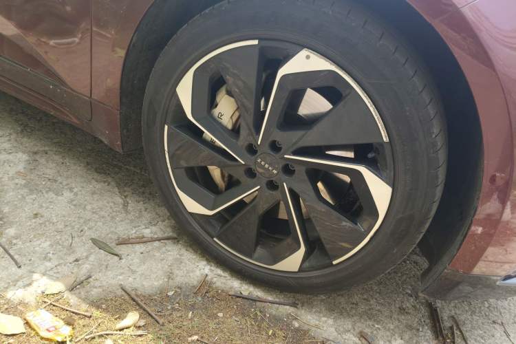 Used Zeekr 001 2022 Ultra-Long Range Dual-Motor ME Version Right Front Wheel Hub