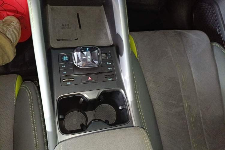 Used BYD Song L EV 2025 Intelligent Driving Version 602 km Range LiDAR-equipped All-Wheel-Drive Type Gear Lever